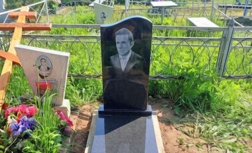 Памятник с гравировкой — вечная память в деталях.
